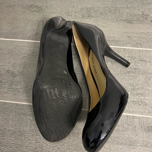 Women’s Navy Gianni Bini high heels size 8.5 - Picture 4 of 5
